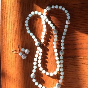 Set earings and necklace